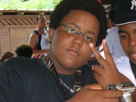 Vip boy en mode afro et lunette!!!!